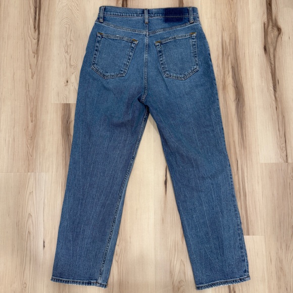 Abercrombie & Fitch Ultra High Rise Ankle Straight Jeans
Size 29 - Picture 5 of 6